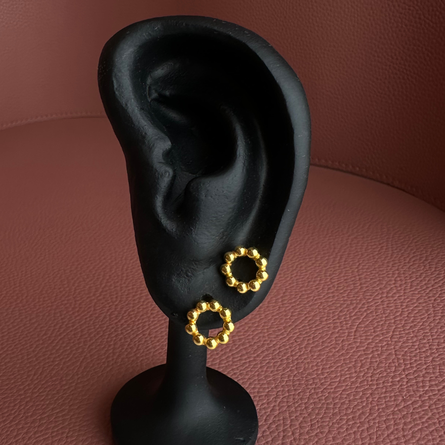 Round Earrings ( Medical Closuer)