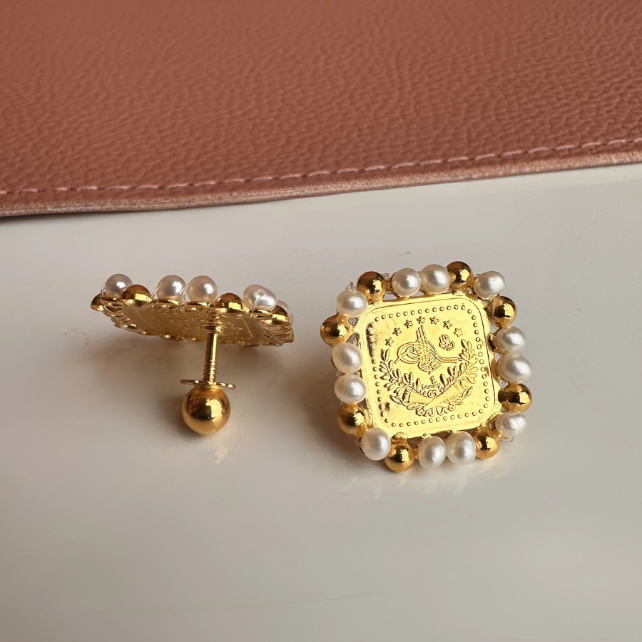 Original squared 1/4 Lira with Pearl