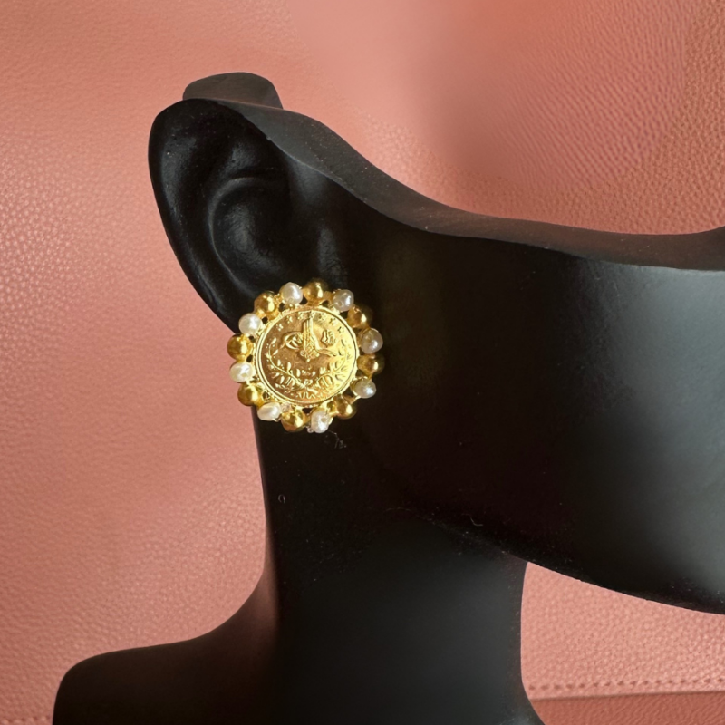 Original Lira Earrings, Quarter Girl Size with Gold and Pearl
