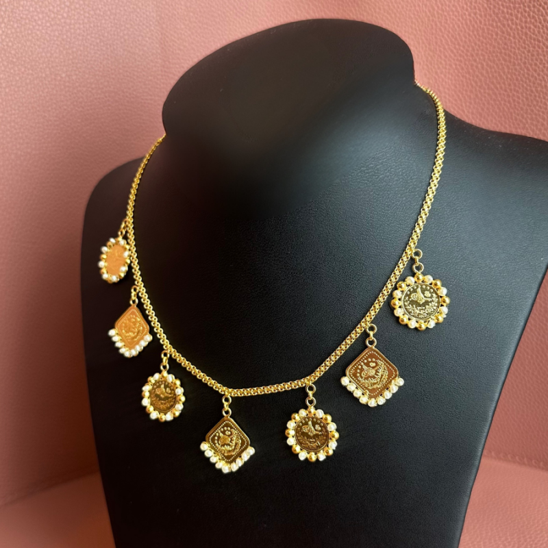 Quarter Lira Girl Special Necklace with Pearl